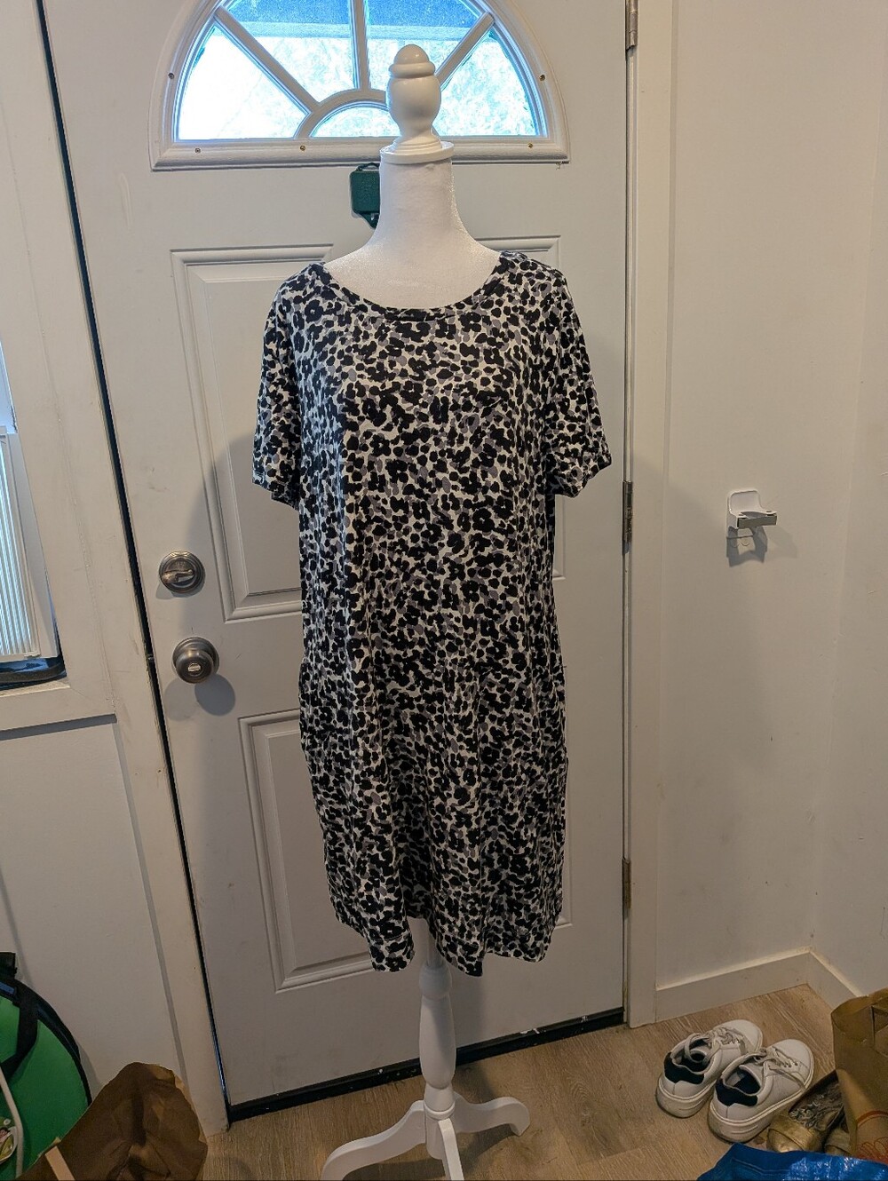 Ellen Tracy Black and White Leopard Midi Dress